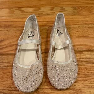 Art Class Kids Sparkly Beige Dress Shoes.  Size 4